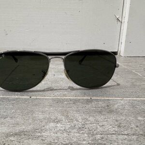 Ray-Ban Black Aviator Sunglasses